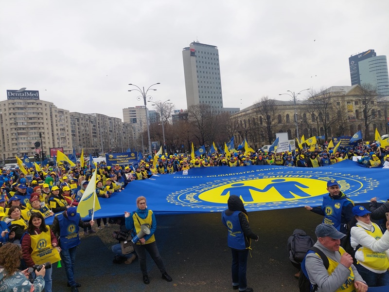 VIDEO. Demonstrație prealabilă grevei generale a Federației „Solidaritatea Sanitară”. 30 de membri din Neamț participă la protest WhatsApp Image 2024 03 11 at 11.41.23