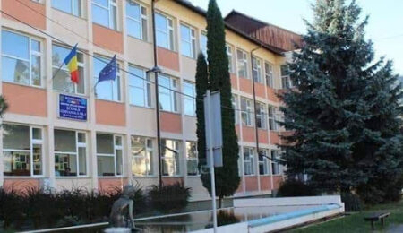 Școala Gimnazială nr. 3 Piatra Neamț anunță că închiriază 2 corpuri de clădire ce aparțin domeniului public al municipiului Piatra Neamț