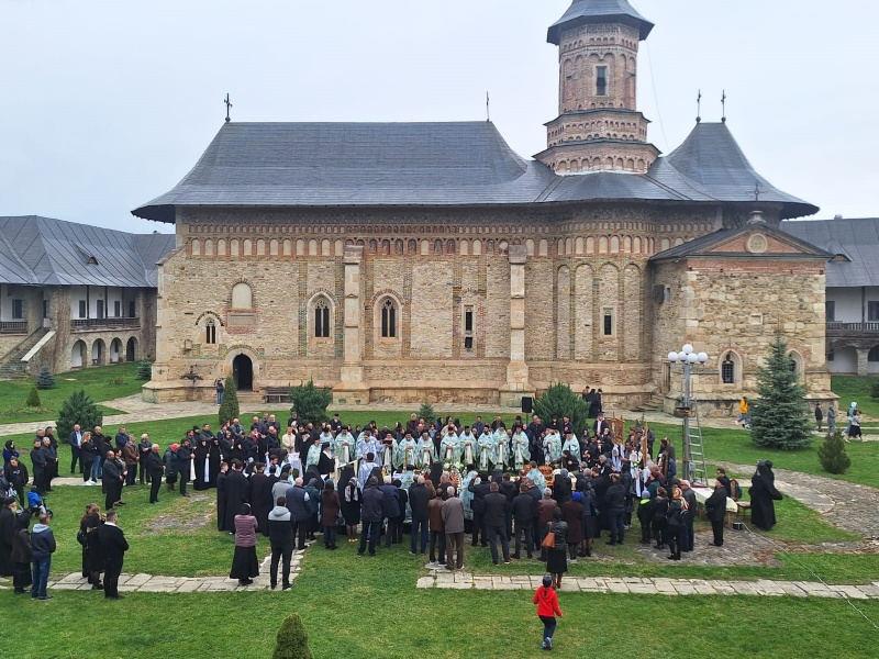Foto. Arhidiaconul Lavrentie de la Mănăstirea Neamț condus pe ultimul drum