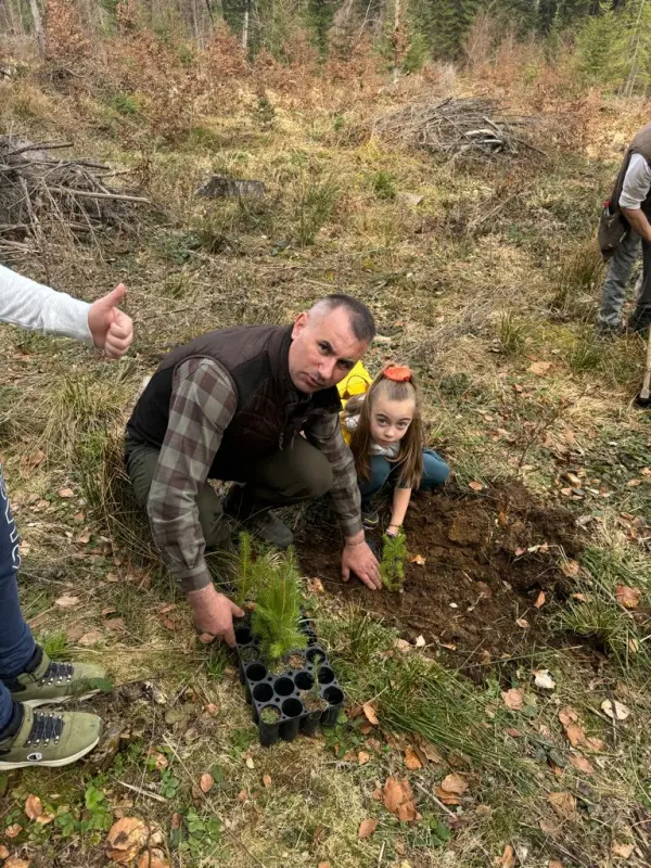 FOTO. Acțiune de împădurire cu elevi, la Ocolul Silvic Pipirig 4 WhatsApp Image 2024 04 06 at 18.33.06 2