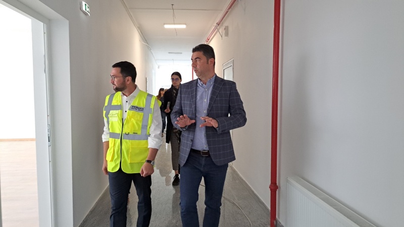 Lucrările la Școala Gimnazială nr. 8 din Piatra Neamț, aproape de final WhatsApp Image 2024 05 11 at 09.26.33