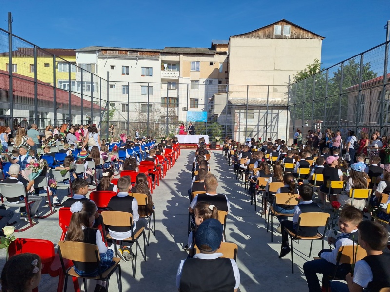 Video-Foto. Festivitate de premiere la Școala Gimnazială Domnească din Târgu-Neamț