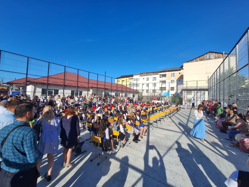 Video-Foto. Festivitate de premiere la Școala Gimnazială Domnească din Târgu-Neamț