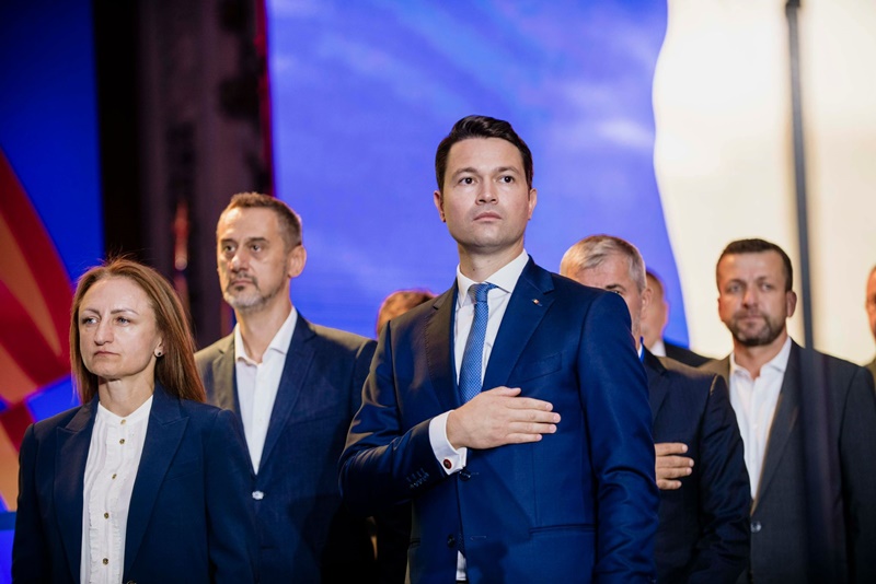 Nicolae Ciucă, desemnat candidatul PNL la prezidențiale: Voi fi în slujba țării, în slujba românilor 6 WhatsApp Image 2024 09 16 at 10.13.30 3