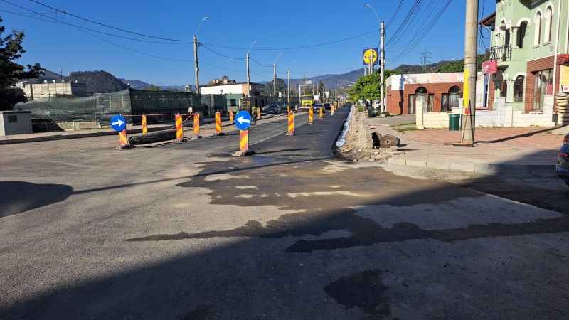 VIDEO. Piatra-Neamț. Se toarnă primul strat de asfalt pe B-dul. Decebal, în zona Lidl (Sarata) 6 WhatsApp Image 2024 10 18 at 12.14.16