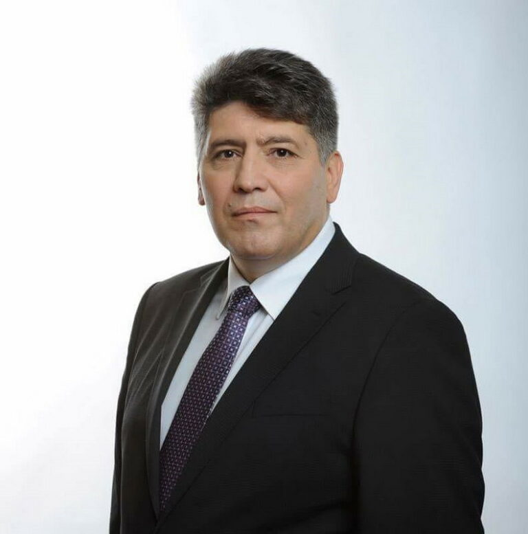 Laurențiu Leoreanu, președinte PNL Neamț: „PNL își menține consecvența și nu poate gira formule politice construite pe lipsă de asumare” Laurențiu Leoreanu (PNL) - reacție la schimbarea lui Gheorghe Apetrei de la Târgu-Neamț: "Oamenii buni, cu experiență nu se găsesc pe toate drumurile!"