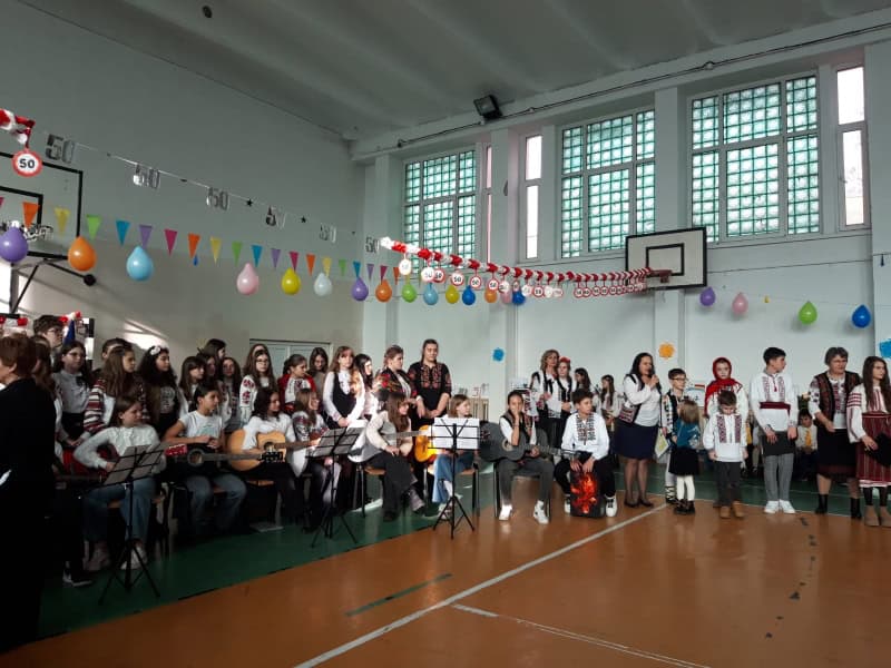 Foto-video. Semicentenarul Școlii Gimnaziale nr. 5 Piatra-Neamț