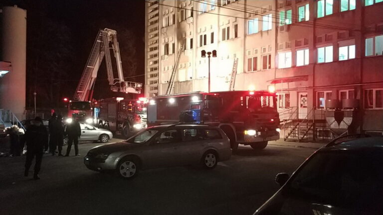 VIDEO. Piatra-Neamț. Conducerea Spitalului Județean nu a aflat, încă, de ce avocatul a lipsit de la procesul incendiului de la ATI ati incendiu 2020 1