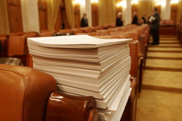 Propunerea în Senat: Minorii de 16 ani ar putea merge singuri la psiholog, fără acordul părinților. PRO VITA București și Alianța Familiilor cer respingerea proiectului