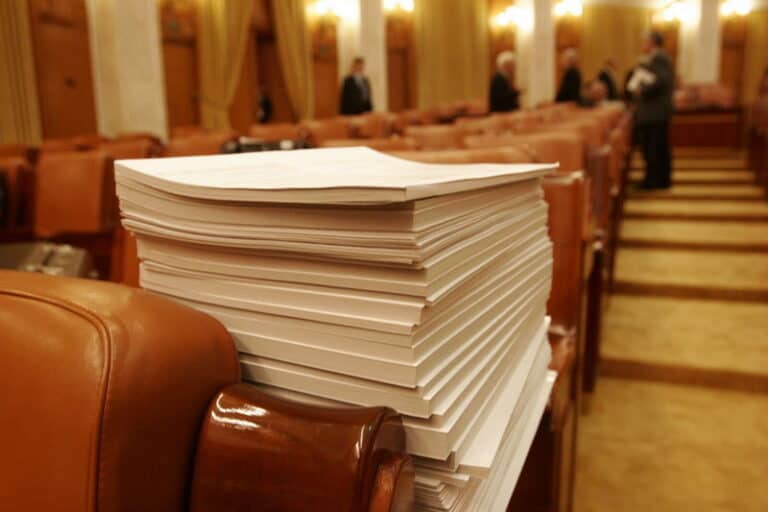 Propunerea în Senat: Minorii de 16 ani ar putea merge singuri la psiholog, fără acordul părinților. PRO VITA București și Alianța Familiilor cer respingerea proiectului Propunerea în Senat: Minorii de 16 ani ar putea merge singuri la psiholog, fără acordul părinților. PRO VITA București și Alianța Familiilor cer respingerea proiectului