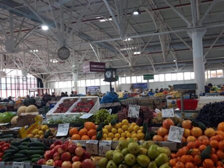 CMI Urban organizează licitație publică pentru închiriere teren, spații comerciale și tonete situate în piețele și bazarul din Piatra Neamț piata 2