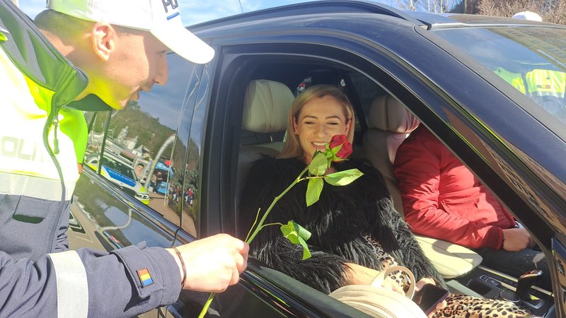 Acțiune în trafic pentru celebrarea eternului feminin Acțiune în trafic pentru celebrarea eternului feminin