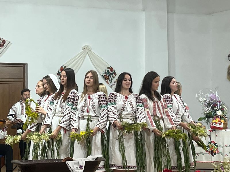 Spectacol de Sânziene și lansare de album fotografic la Piatra Șoimului