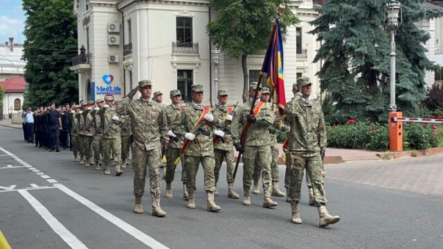 Ceremonie militară de Ziua Drapelului la Piatra Neamț Ziua drapelului 18
