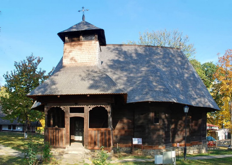 biserica rapciuni 1