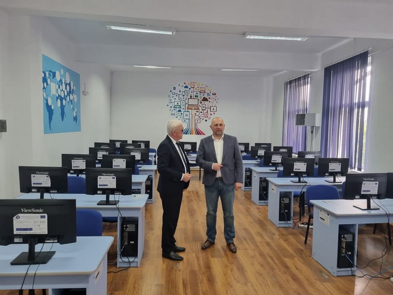 tamaseni laborator it scoala resize