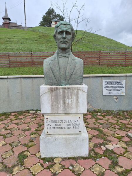 ionescu de la brad monument