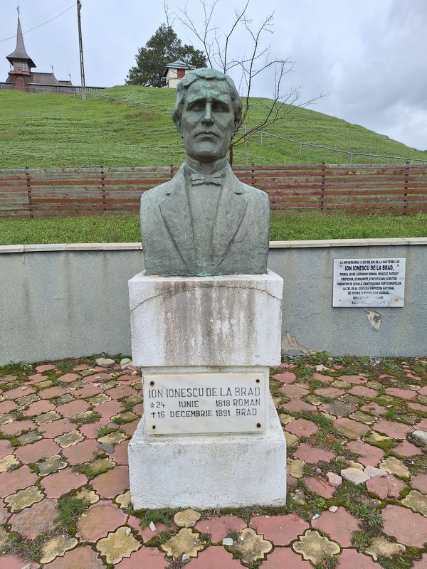 ionescu de la brad monument
