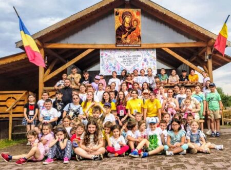 Tabăra de la biserica satului Mânăstirea Neamț, o punte între Biserică și comunitate