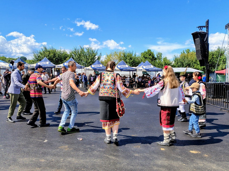 Cândești, istorie, prezent și perspective 7 candesti hora ziua comunei resize