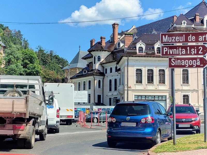 Piatra Neamț. Circulația rutieră în Piața Ștefan cel Mare închisă pentru cinci zile