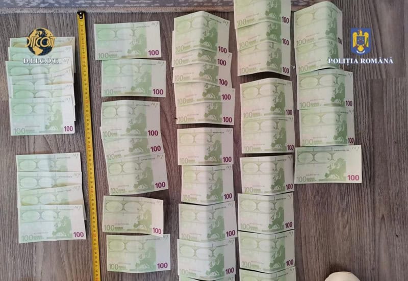 Destructurarea unei grupări specializate în plasarea de valută contrafăcută