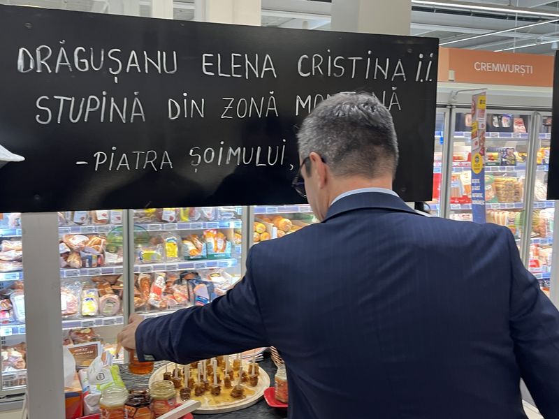 Video-foto. Carrefour Piatra-Neamț lansează un spațiu dedicat producătorilor locali 11 Carrefour Piatra Neamt 15