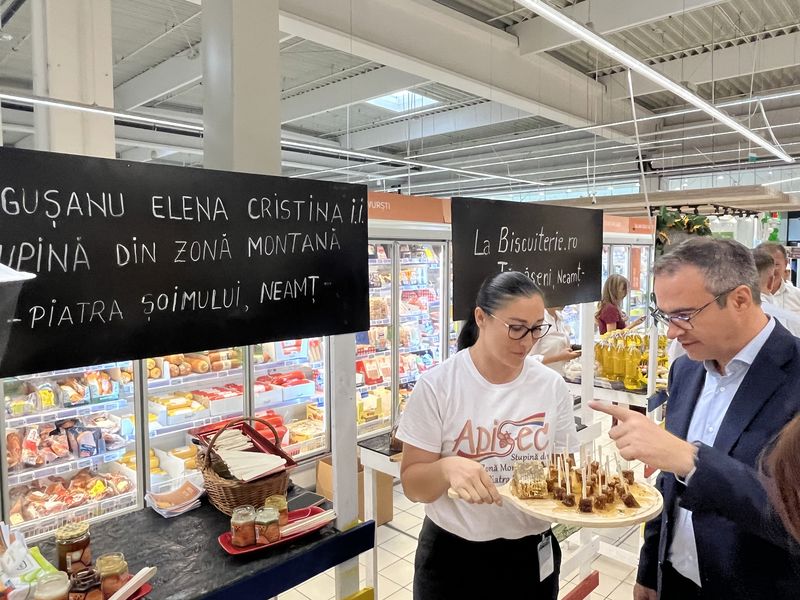 Video-foto. Carrefour Piatra-Neamț lansează un spațiu dedicat producătorilor locali 12 Carrefour Piatra Neamt 16