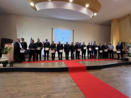 Video-foto. Sărbătoare pentru pompierii nemțeni. Ședință festivă cu avansări și premii Ziua Pompierilor 15