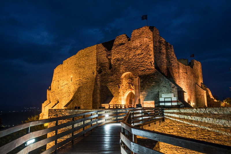 CETATEA NEAMȚULUI – crâmpeie de istorie veche 2 cetatea neamt 02