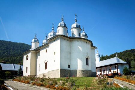 Direcția pentru Cultură Neamț: Săracă, dar a finanțat din fonduri proprii 7 activități ce vizează monumente istorice manastirea horaita neamt mic