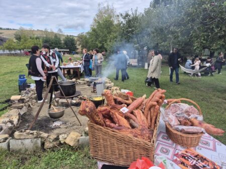 Gusturi locale autentice la Agapia — fără gust politic Gusturi locale autentice la Agapia — fără gust politic