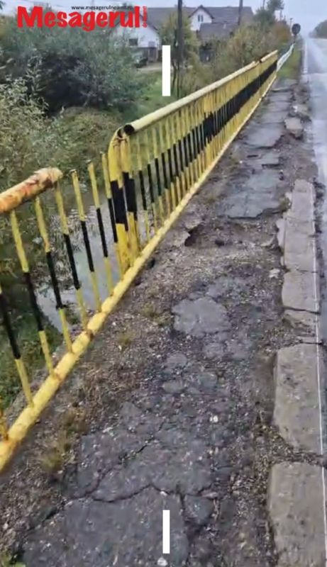 Podul peste paraul Topolita trotuar pe timp de pace