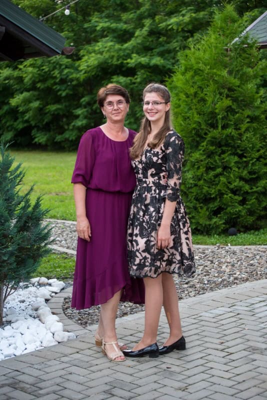 Mihaela Catană – povestea unei adolescente din sistemul de protecție care a cucerit scenele de muzică populară 2 WhatsApp Image 2025 10 05 at 08.52.08 1 - Mihaela Catană – povestea unei adolescente din sistemul de protecție care a cucerit scenele de muzică populară