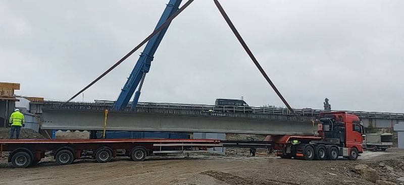 Video-foto. Progres important la podul de la Girov: se montează grinzile! WhatsApp Image 2025 10 06 at 12.15.41