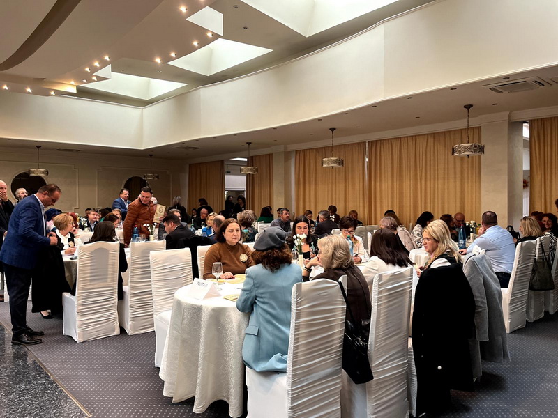 Adrian Cioroianu la 10 ani de APIN – “prăpastia dintre elite și needucați” 4 apin conferinta 02 resize