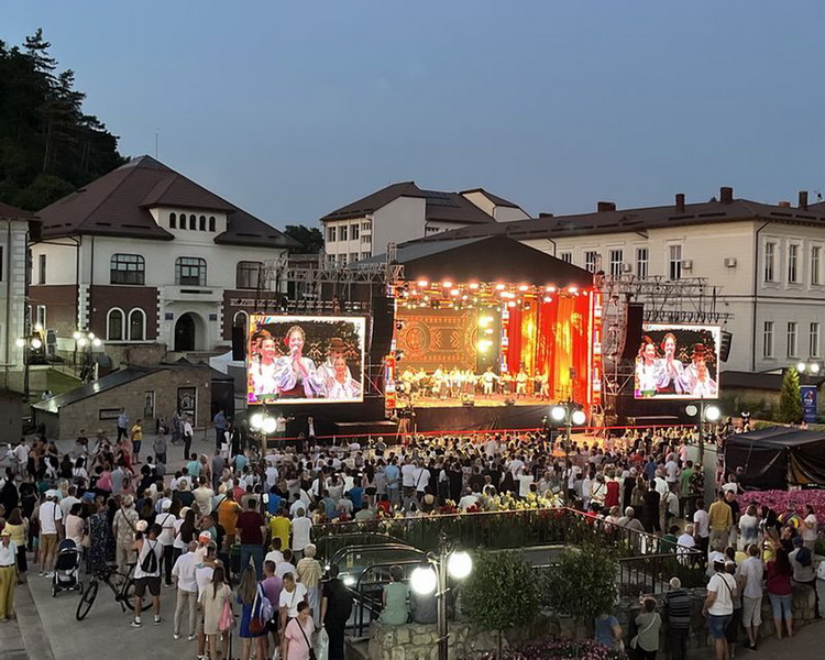 Carmen Saeculare, chestii-socoteli carmen saeculare festivalul ceahlaul 01 resize