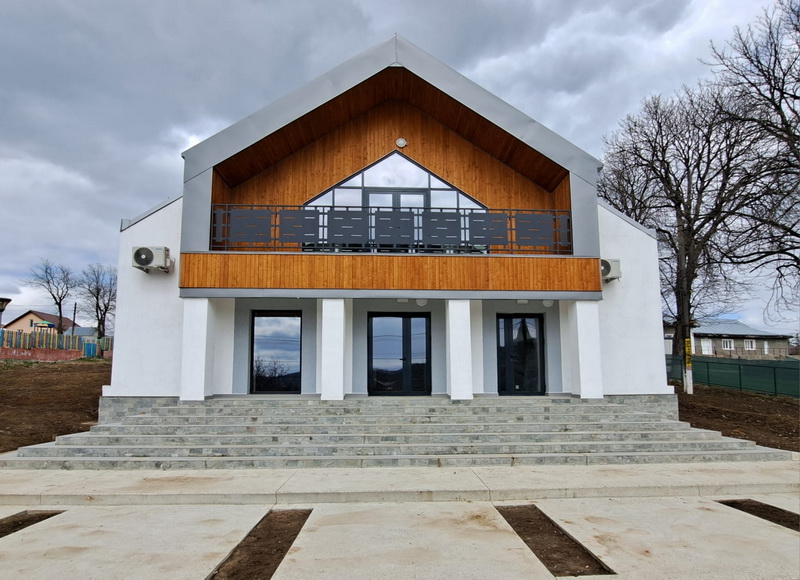 Oniceni - model de dezvoltare prin investiții strategice / Primarul Bogdan Duminică: ”Investițiile în educație și infrastructură rămân prioritatea noastră în acest nou mandat” 1 oniceni 2 resize