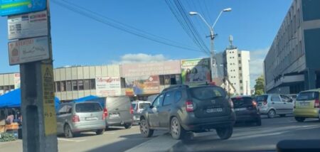 parcare peste trotuar