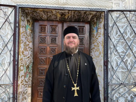Preotul Dumitru Florin Lazăr, distins de Mitrolopia Moldovei și Bucovinei: „Tot ce avem este de la Dumnezeu și are izvorul în Dumnezeu” preot dumitru florin lazar 4 resize