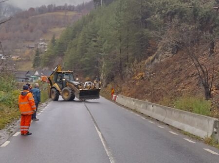Atenție șoferi! Restricții de circulație la Bicaz-Chei – operațiuni de derocare a unei stânci cu pericol de prăbușire 576481085 1153904313507006 4067549355958855114 n