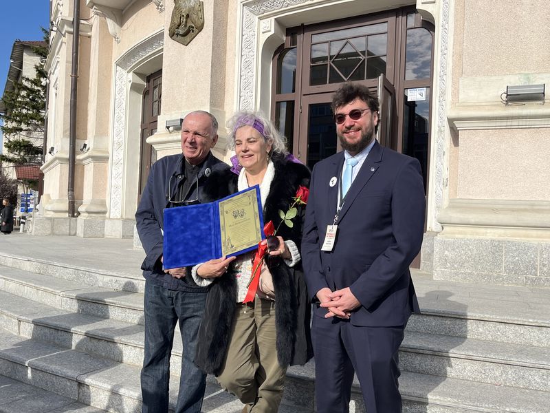 Video-foto. A fost inaugurată Aleea Personalităților din Piatra-Neamț. Actrița Maia Morgenstern a primit recunoștința simbolică a comunității 4 Aleea Personalitatilor din Piatra Neamt 3
