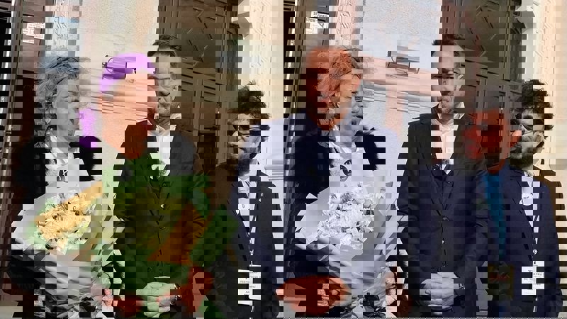 Video-foto. A fost inaugurată Aleea Personalităților din Piatra-Neamț. Actrița Maia Morgenstern a primit recunoștința simbolică a comunității 3 WhatsApp Image 2025 11 03 at 16.40.03 3