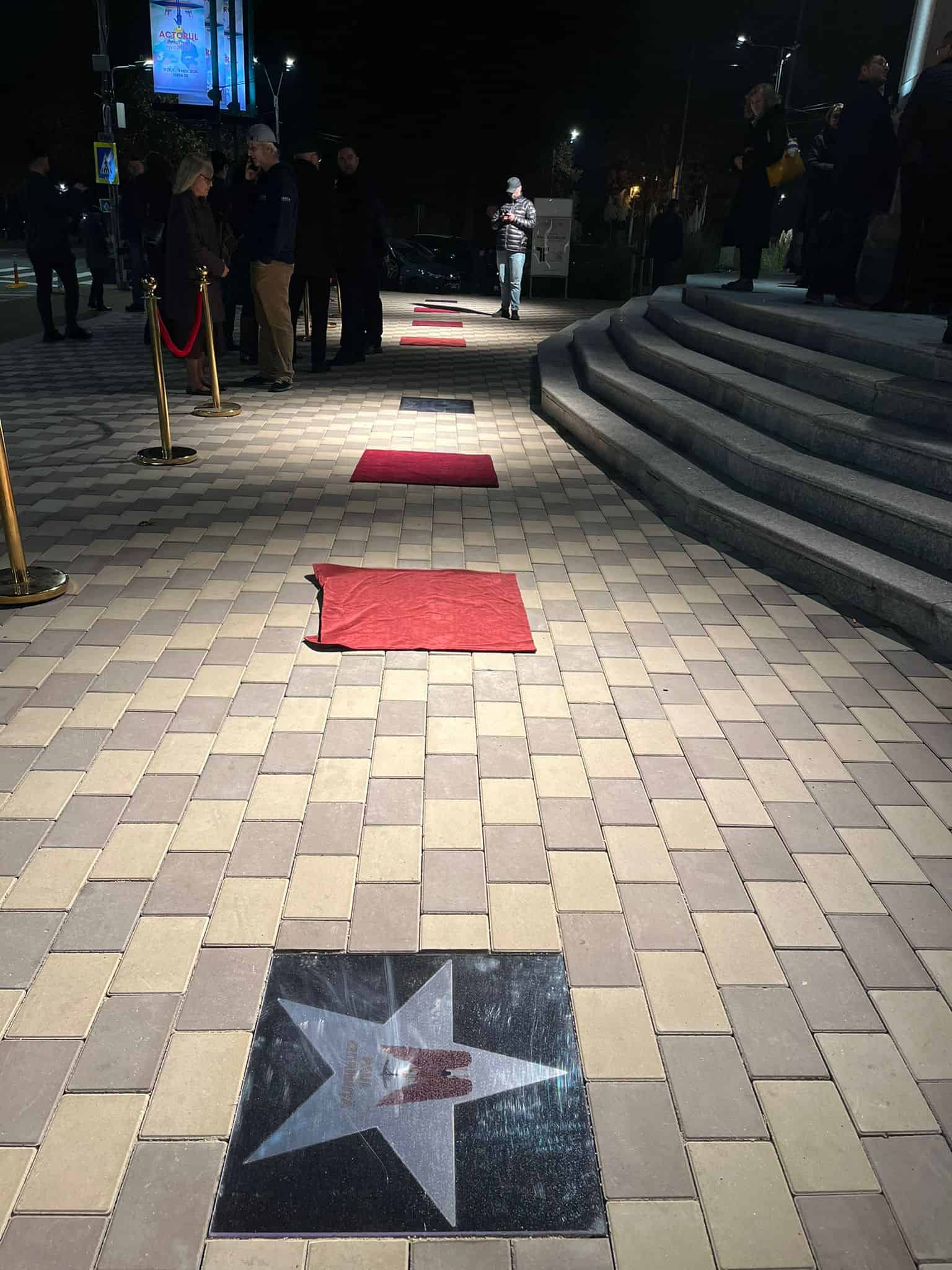 WhatsApp Image 2025 11 07 at 19.49.01 1 - Video-foto. Piatra Neamț. Inaugurarea a cinci noi stele dedicate marilor actori care au colaborat cu Teatrul Tineretului Piatra Neamț