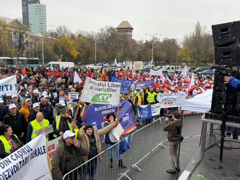 Video-foto. Protest al Blocului Național Sindical: „Este timpul să spunem răspicat: NU acceptăm sărăcirea salariaților din România” 3 WhatsApp Image 2025 11 12 at 13.00.48 1