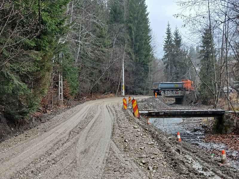 FOTO. Se reabilitează drumul spre Mănăstirea Petru Vodă 3 WhatsApp Image 2025 11 19 at 10.15.36 1