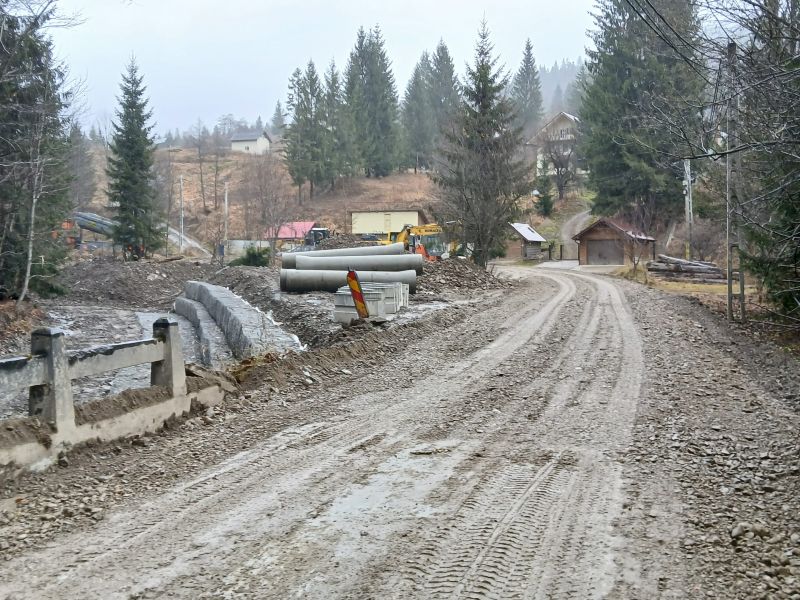 FOTO. Se reabilitează drumul spre Mănăstirea Petru Vodă 2 WhatsApp Image 2025 11 19 at 10.15.37 1