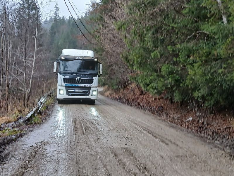 FOTO. Se reabilitează drumul spre Mănăstirea Petru Vodă 5 WhatsApp Image 2025 11 19 at 10.15.37