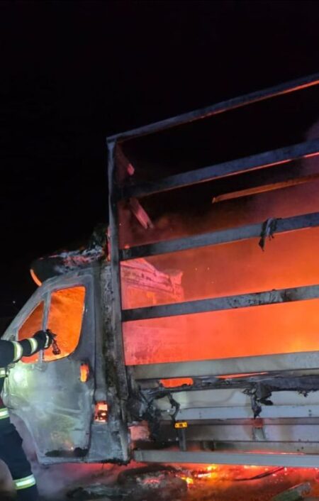 autoutilitara incendiata