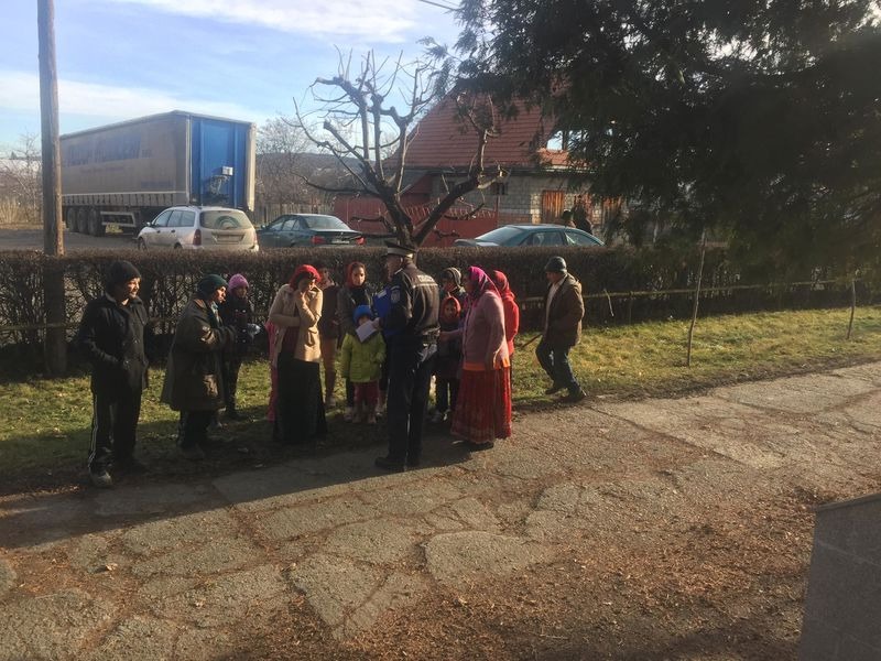 Video-foto. Fenomenul copiilor cerșetori: Un prefect contrariat și niște instituții aeriene 2 c22f01b8 9a60 44e5 9e98 17d4d44bdd2e
